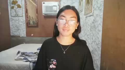 Snapshot of asian_rhean chatting on October 6, 6:55 am Rhean online show from October 6, 6:55 am