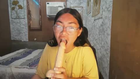 Snapshot of asian_rhean chatting on October 25, 12:18 am Rhean online show from October 25, 12:18 am