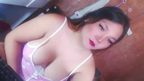 Snapshot of asianbigbobsie chatting on September 21, 5:25 pm asianbigbobsie online show from September 21, 5:25 pm