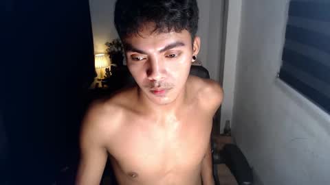 Snapshot of asianboyhunt chatting on December 10, 3:20 am Fev online show from December 10, 3:20 am