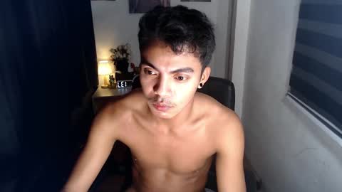 Snapshot of asianboyhunt chatting on December 11, 6:47 am Fev online show from December 11, 6:47 am