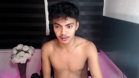 Snapshot of asianboyhunt chatting on February 8, 5:18 am Fev online show from February 8, 5:18 am