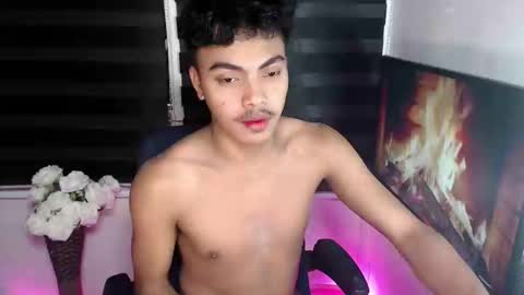 Snapshot of asianboyhunt chatting on February 10, 12:52 am Fev online show from February 10, 12:52 am