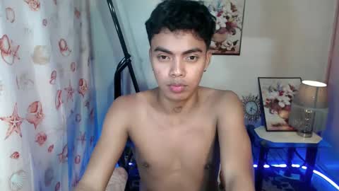 Snapshot of asianboyhunt chatting on February 20, 11:42 am Fev online show from February 20, 11:42 am