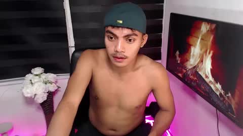 Snapshot of asianboyhunt chatting on March 12, 4:56 pm Fev online show from March 12, 4:56 pm