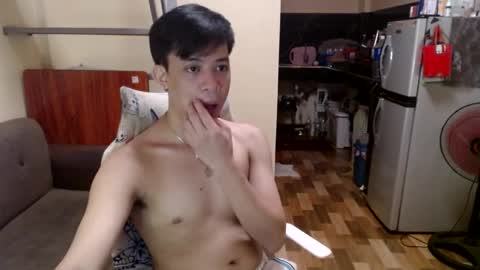 Snapshot of asiandreamboyx chatting on February 17, 1:32 pm asiandreamboyx online show from February 17, 1:32 pm
