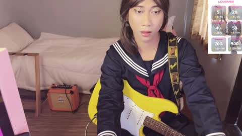 Snapshot of asianfemboycd chatting on December 16, 4:23 am Emi online show from December 16, 4:23 am