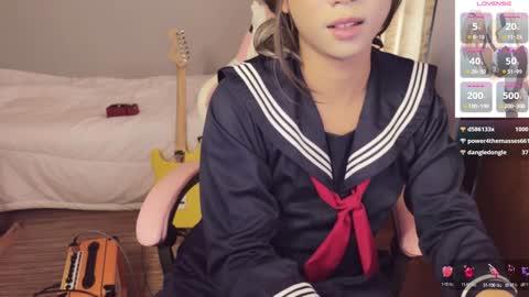 Snapshot of asianfemboycd chatting on December 16, 7:26 am Emi online show from December 16, 7:26 am