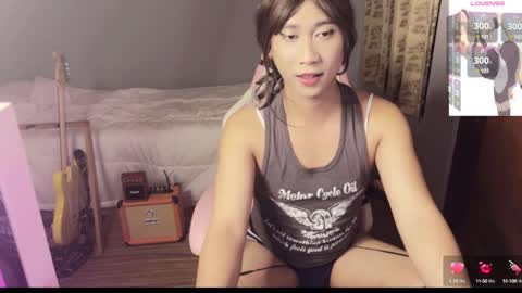 Snapshot of asianfemboycd chatting on December 25, 3:17 pm Emi online show from December 25, 3:17 pm