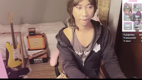 Snapshot of asianfemboycd chatting on December 27, 3:04 pm Emi online show from December 27, 3:04 pm