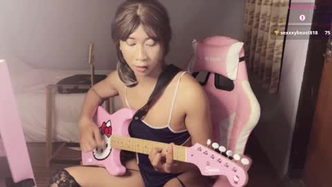 Snapshot of asianfemboycd chatting on February 21, 4:59 pm Emi online show from February 21, 4:59 pm