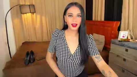 Snapshot of asianhugecockjulia1 chatting on December 10, 2:27 am JULIA online show from December 10, 2:27 am