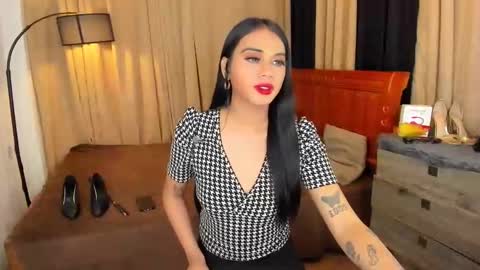 Snapshot of asianhugecockjulia1 chatting on December 10, 5:39 am JULIA online show from December 10, 5:39 am