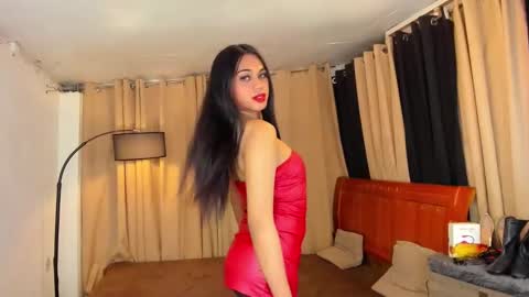 Snapshot of asianhugecockjulia1 chatting on December 14, 10:13 am JULIA online show from December 14, 10:13 am