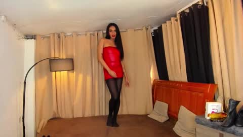 Snapshot of asianhugecockjulia1 chatting on December 15, 4:18 am JULIA online show from December 15, 4:18 am