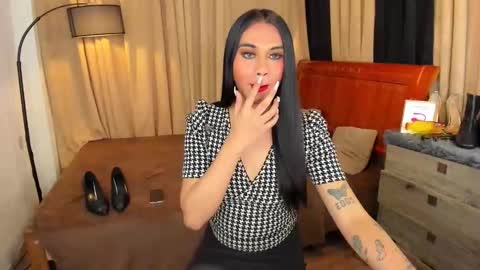 Snapshot of asianhugecockjulia1 chatting on December 17, 10:54 pm JULIA online show from December 17, 10:54 pm