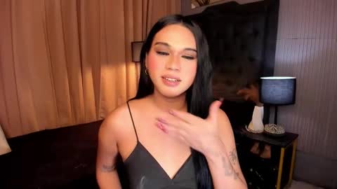 Snapshot of asianhugecockjulia1 chatting on February 6, 1:21 am JULIA online show from February 6, 1:21 am