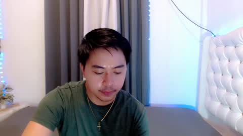 Snapshot of asianroy_x chatting on December 13, 7:32 pm Roy online show from December 13, 7:32 pm