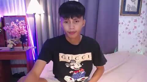 Snapshot of asiansmokeyxx chatting on February 13, 2:09 pm prince online show from February 13, 2:09 pm