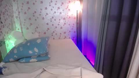 Snapshot of asiansmokeyxx chatting on October 10, 4:39 pm prince online show from October 10, 4:39 pm