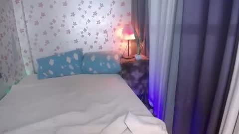 Snapshot of asiansmokeyxx chatting on December 17, 3:29 pm prince online show from December 17, 3:29 pm