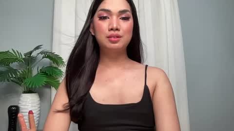 Snapshot of asiansweet_lily chatting on June 25, 9:25 am Lily online show from June 25, 9:25 am