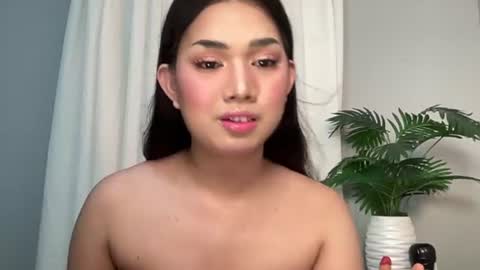 Snapshot of asiansweet_lily chatting on July 9, 12:37 am Lily online show from July 9, 12:37 am