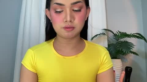 Snapshot of asiansweet_lily chatting on July 23, 11:52 am Lily online show from July 23, 11:52 am