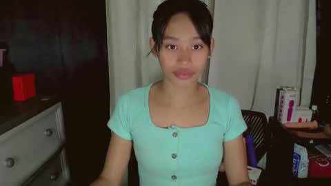 Snapshot of asiantreasures chatting on February 21, 9:43 am kisses online show from February 21, 9:43 am