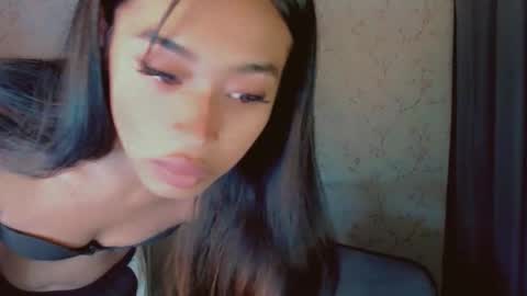 Snapshot of asiantreasures chatting on March 10, 10:20 am kisses online show from March 10, 10:20 am