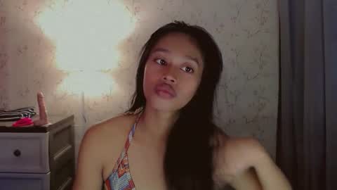 Snapshot of asiantreasures chatting on April 5, 9:28 am kisses online show from April 5, 9:28 am