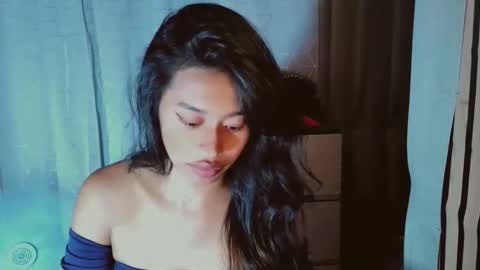 kisses online show from May 19, 1:39 pm