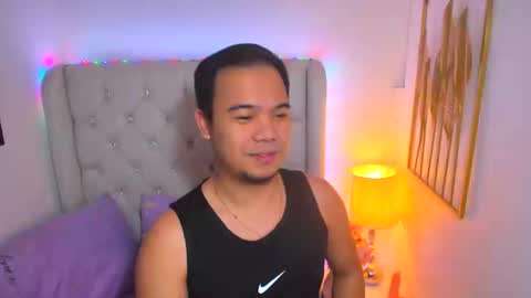 Snapshot of asianzero chatting on February 22, 6:30 pm Zero online show from February 22, 6:30 pm