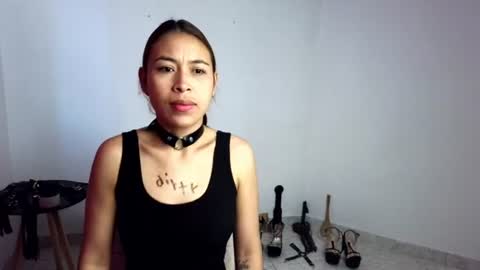 Snapshot of asiri_smith chatting on June 11, 10:57 am Asiri online show from June 11, 10:57 am
