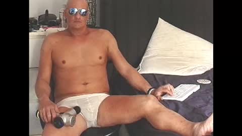 Snapshot of askil8802 chatting on February 17, 1:35 am askil8802 online show from February 17, 1:35 am