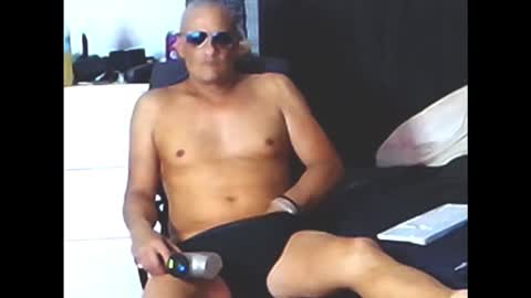 Snapshot of askil8802 chatting on March 24, 11:59 am askil8802 online show from March 24, 11:59 am