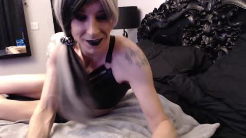 Snapshot of asluttyrose chatting on December 18, 8:36 pm asluttyrose online show from December 18, 8:36 pm