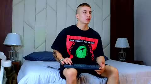 Snapshot of asmodeo_cox chatting on December 8, 9:41 pm Asmodeo  -   online show from December 8, 9:41 pm