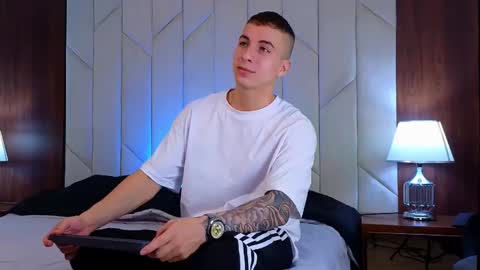 Snapshot of asmodeo_cox chatting on January 16, 11:37 pm Asmodeo  -   online show from January 16, 11:37 pm