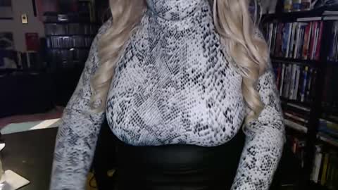 Aspen Vale online show from September 27, 2:27 am