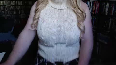 Snapshot of aspen_vale chatting on May 17, 1:51 pm Aspen Vale online show from May 17, 1:51 pm