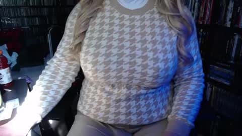 Snapshot of aspen_vale chatting on May 26, 8:49 pm Aspen Vale online show from May 26, 8:49 pm