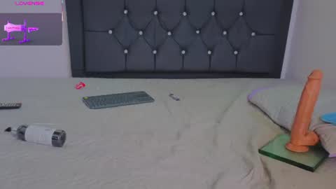Snapshot of ass_naughty_20 chatting on June 24, 1:04 am Ass naughty online show from June 24, 1:04 am