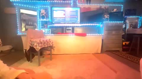 SIR WILLIAM online show from March 31, 7:09 am