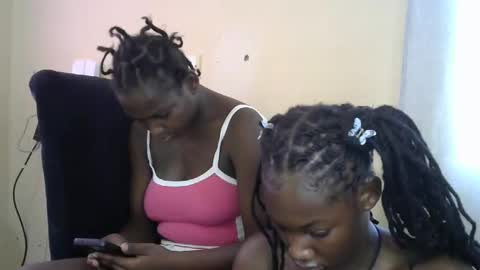 Snapshot of ass_wife chatting on October 15, 11:32 am ass_wife online show from October 15, 11:32 am
