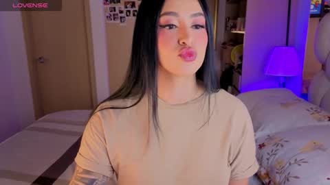 Snapshot of asshley__ chatting on September 12, 12:00 am Ashley online show from September 12, 12:00 am