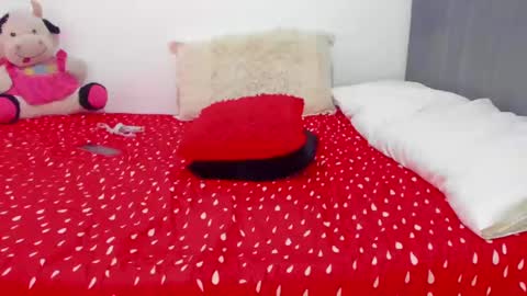 Snapshot of asshley_cute chatting on December 14, 11:01 pm instagramsoofiaa giraldo online show from December 14, 11:01 pm