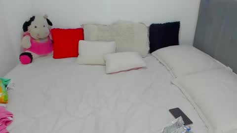 Snapshot of asshley_cute chatting on January 25, 11:11 pm instagramsoofiaa giraldo online show from January 25, 11:11 pm