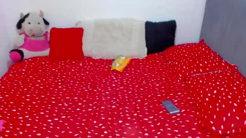 Snapshot of asshley_cute chatting on February 12, 10:37 pm instagramsoofiaa giraldo online show from February 12, 10:37 pm