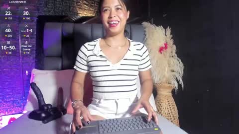 Nahomi  online show from May 10, 9:58 am